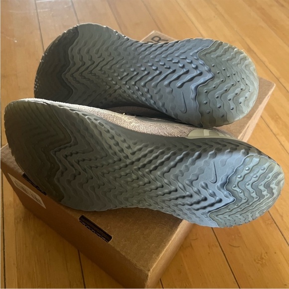 Nike Epic React Women’s 9 - Picture 10 of 10
